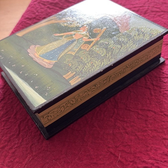 Crate&Barrel Brass Napkin Rings (set of 4) - Picture 10 of 13